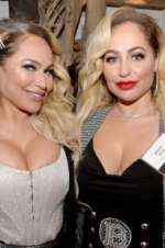 Watch Darcey & Stacey Vumoo